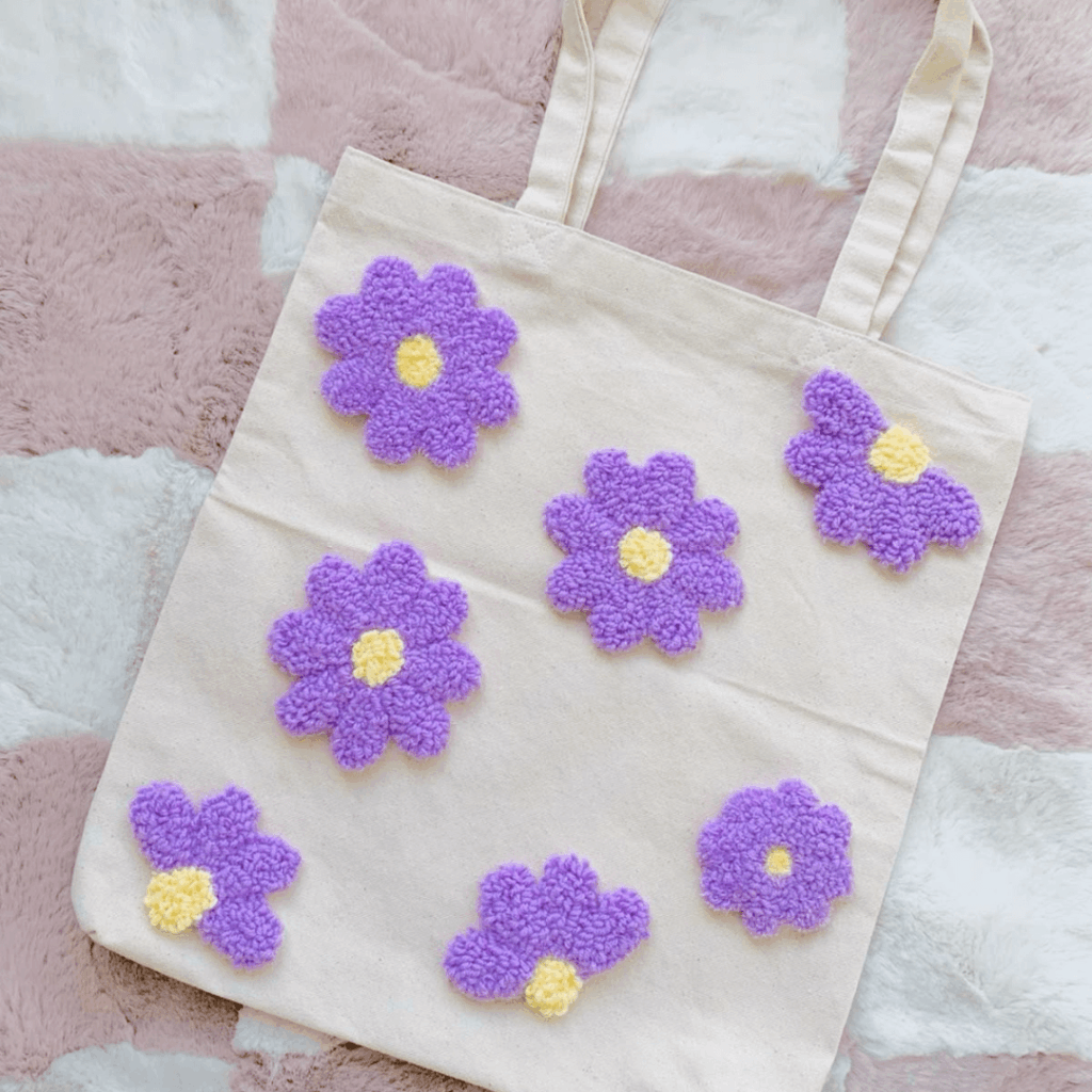 Bolsas e acessórios em bordado russo